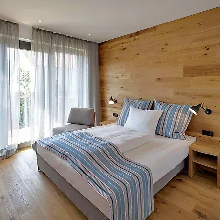 M120 Hotel